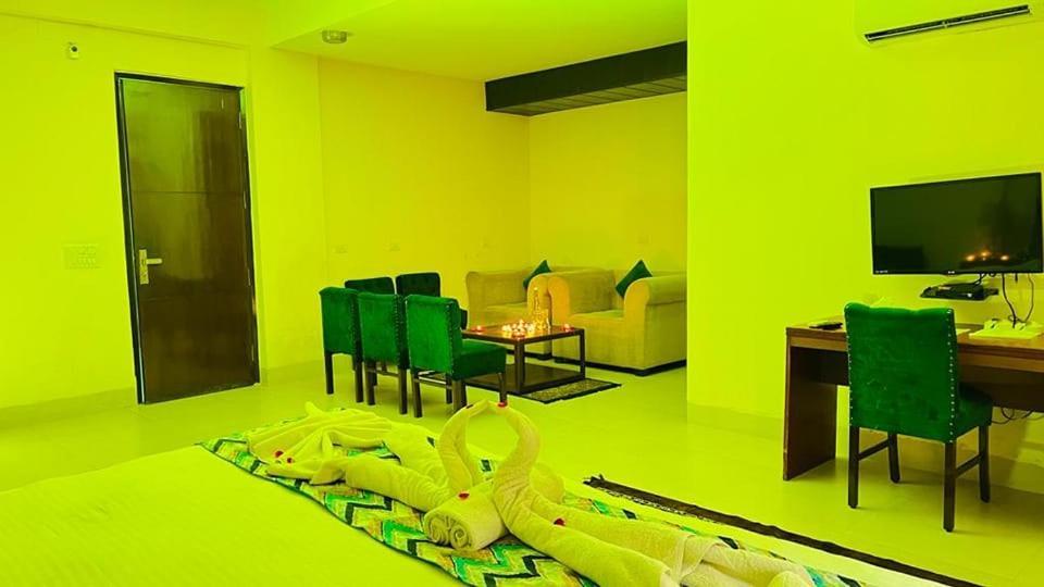 Hotel The Am Bliss Gurgaon Exterior photo
